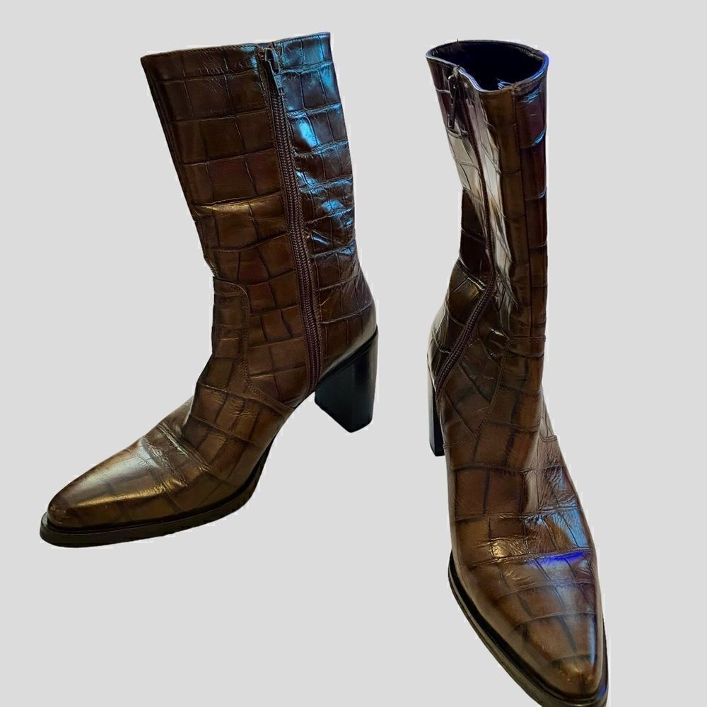 EUC Fabulous VicMatie Brown croc-embossed leather Cowboy Boots